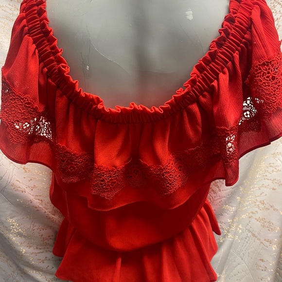 ❤️❣️Off Shoulder Sleeveless Top❣️❤️ - Picture 2 of 10